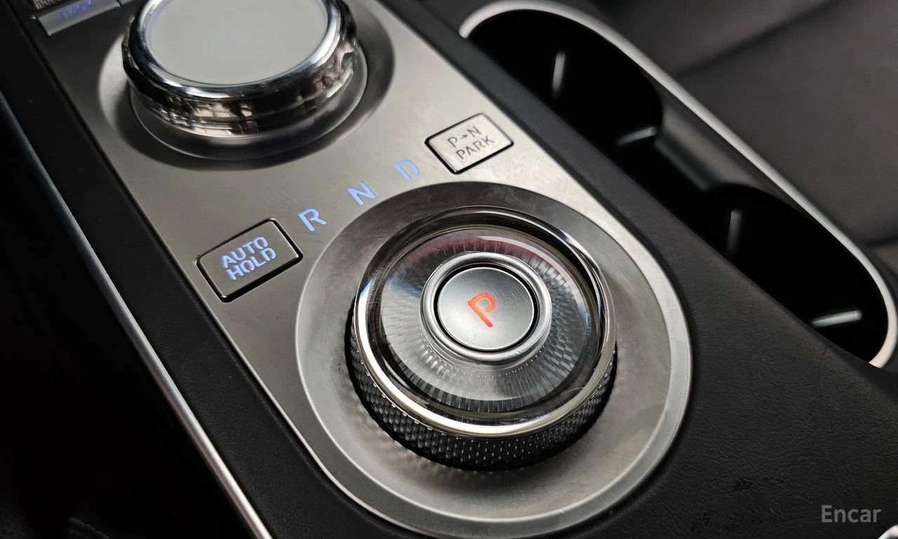 Genesis GV70 2.5T AWD* DISTRONIC* ПОДГРЕВ* ОБДУХВАНЕ* КАМЕРА* , снимка 13 - Автомобили и джипове - 55689339
