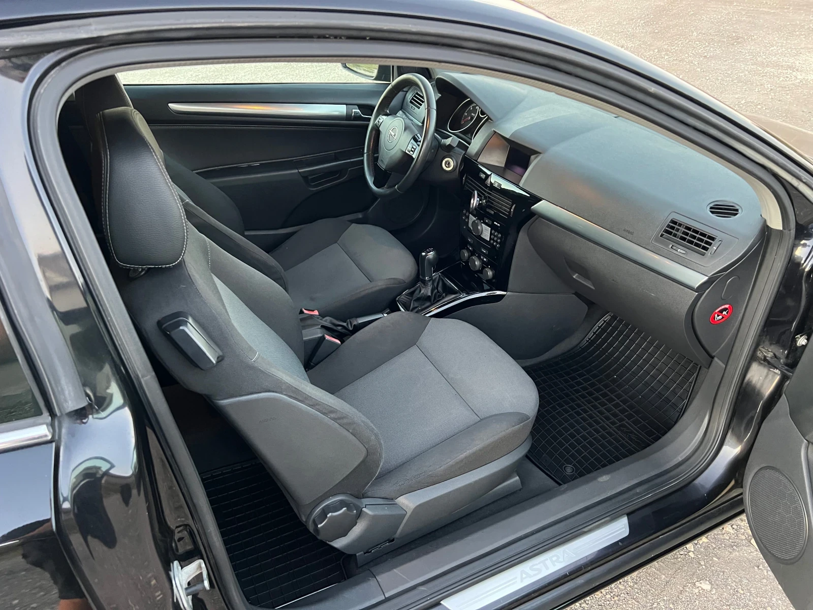 Opel Astra H GTC 1.9CDTI 8V, снимка 9 - Автомобили и джипове - 55904438