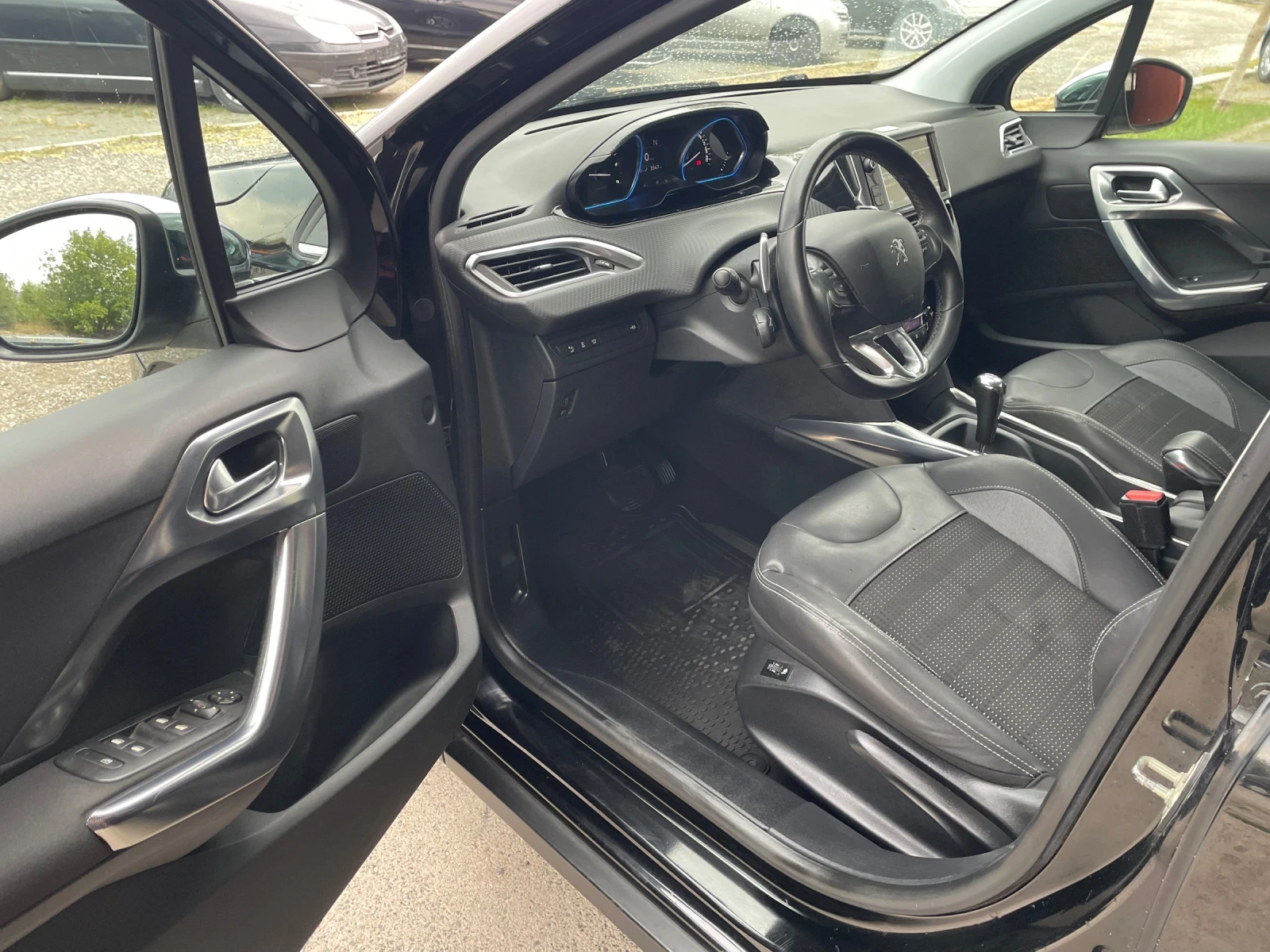 Peugeot 2008 1.6 HDI.ALURE, снимка 9 - Автомобили и джипове - 56271956