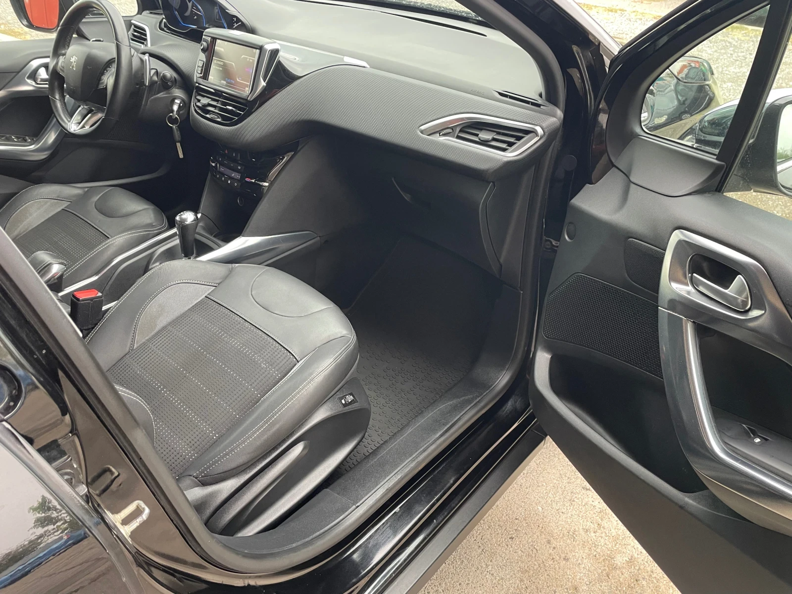 Peugeot 2008 1.6 HDI.ALURE, снимка 13 - Автомобили и джипове - 56271956
