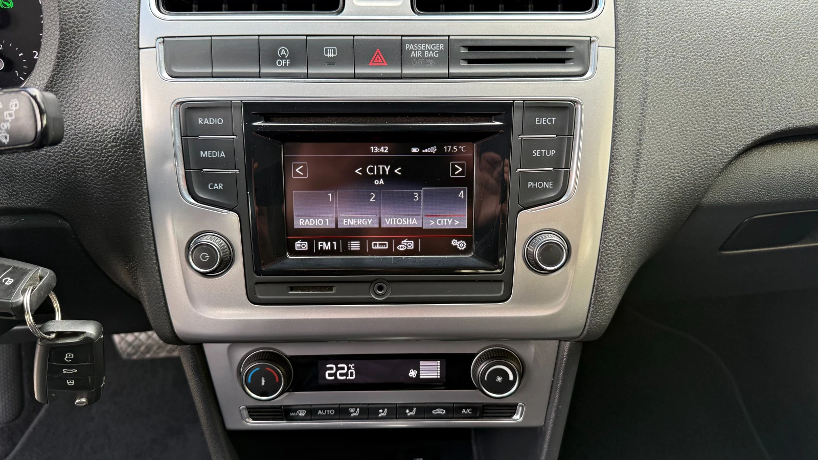 VW Polo 1.2TSI DSG FACELIFT, снимка 11 - Автомобили и джипове - 56532653