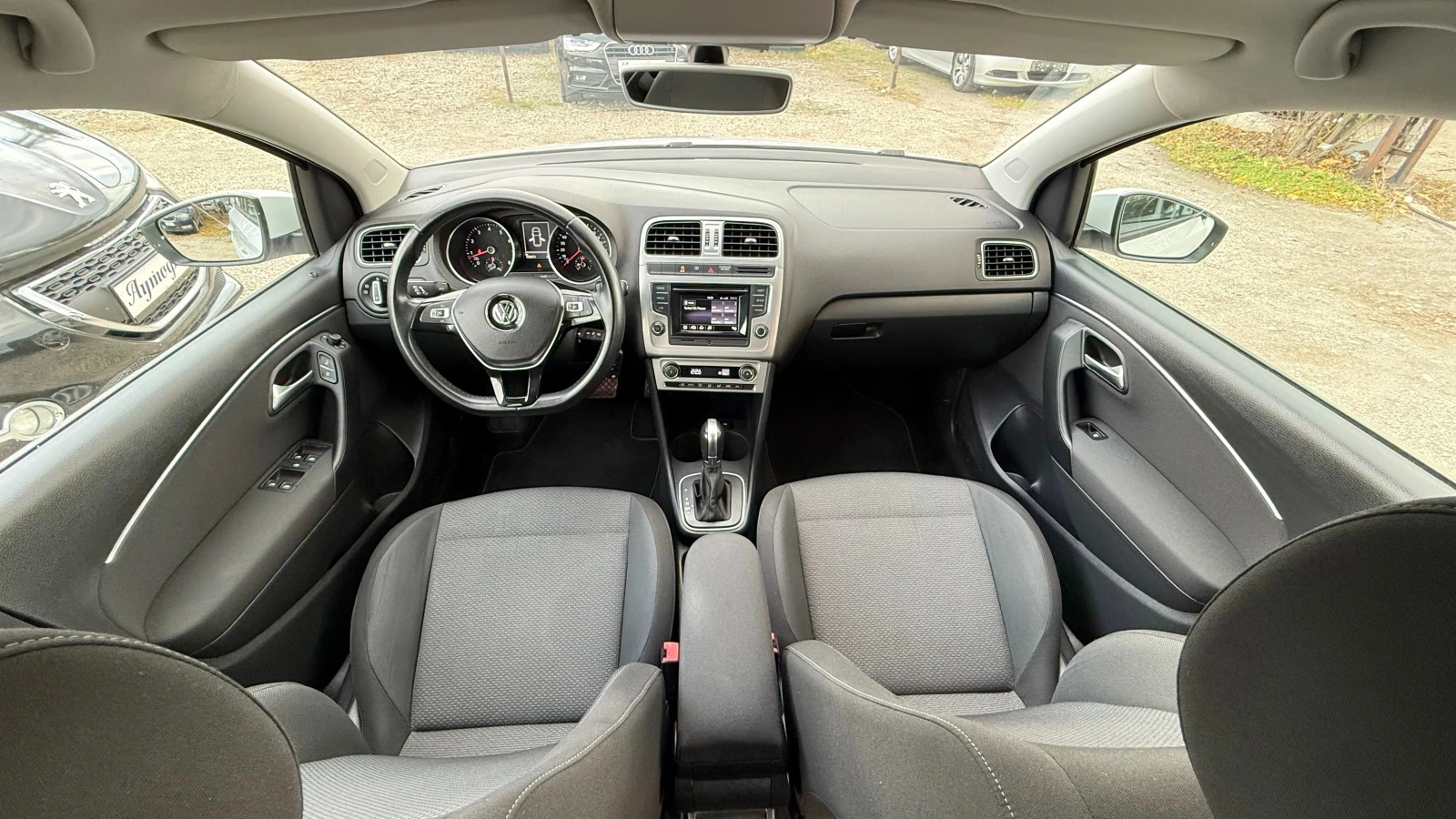 VW Polo 1.2TSI DSG FACELIFT, снимка 9 - Автомобили и джипове - 56532653