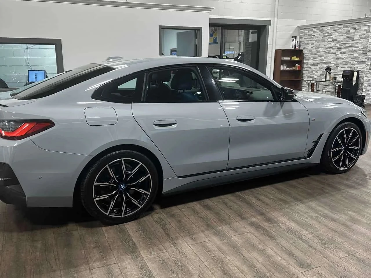 BMW i4, снимка 3 - Автомобили и джипове - 56690893