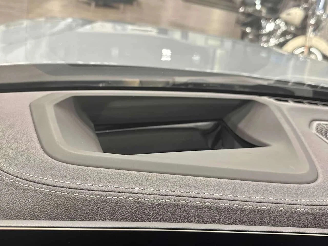 BMW i4, снимка 10 - Автомобили и джипове - 56690893