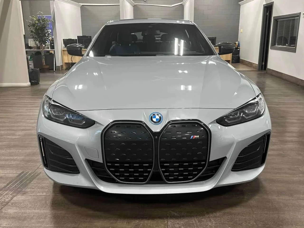 BMW i4, снимка 6 - Автомобили и джипове - 56690893