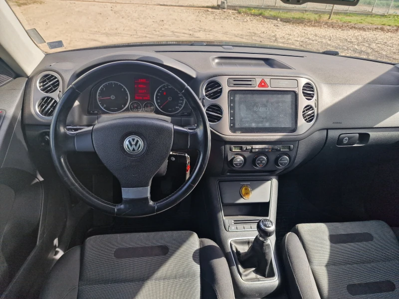 VW Tiguan 2.0TDi 4x4, снимка 13 - Автомобили и джипове - 49542046