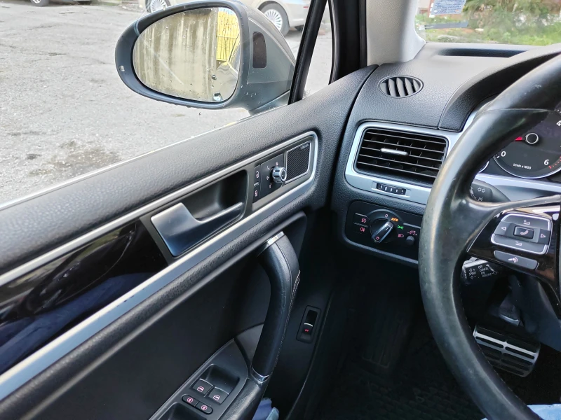 VW Touareg, снимка 10 - Автомобили и джипове - 51018191