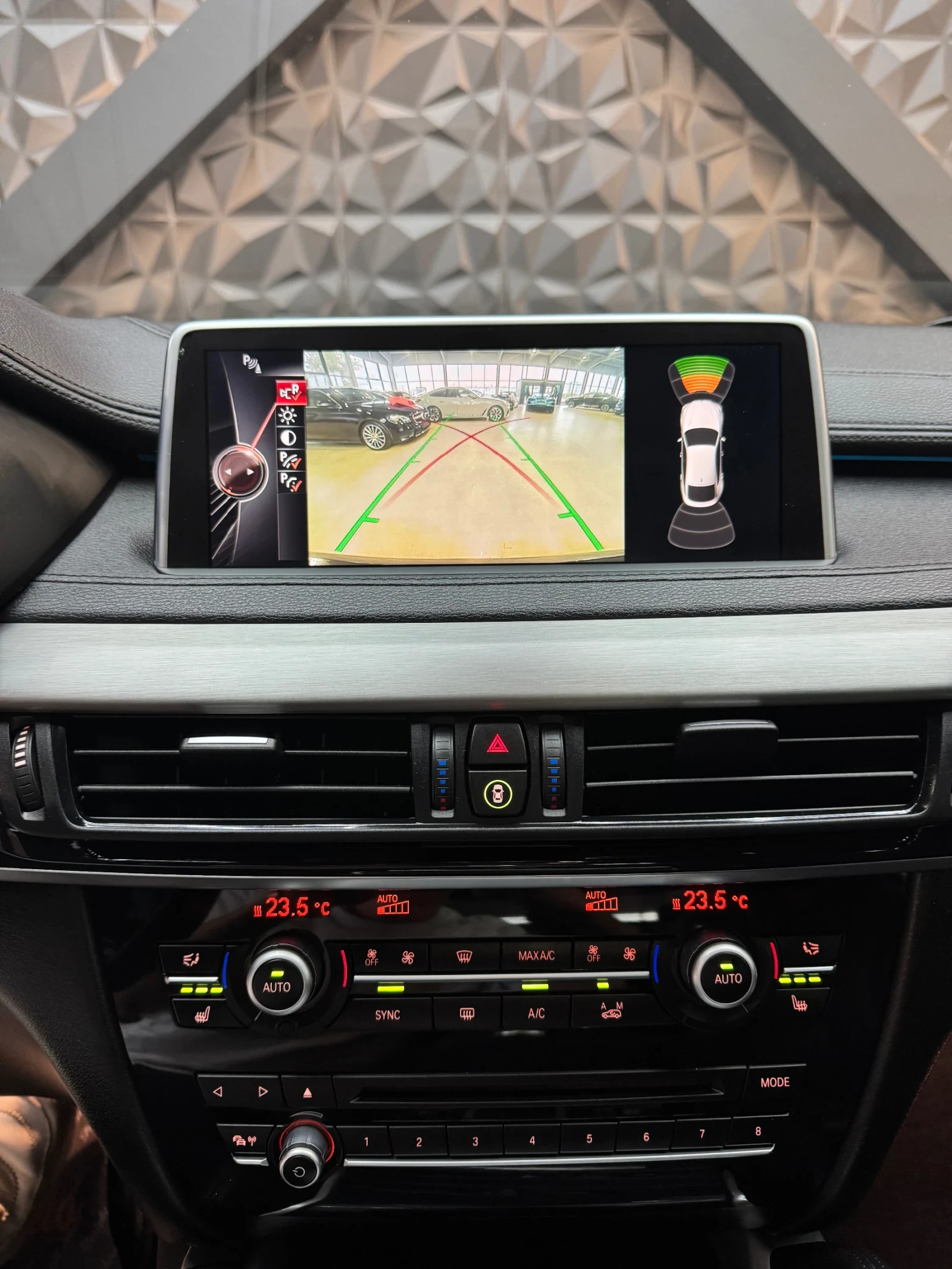 BMW X6 30d xDrive * M Пакет* HARMAN/KARDON* Шибедах* HEAD - изображение 9