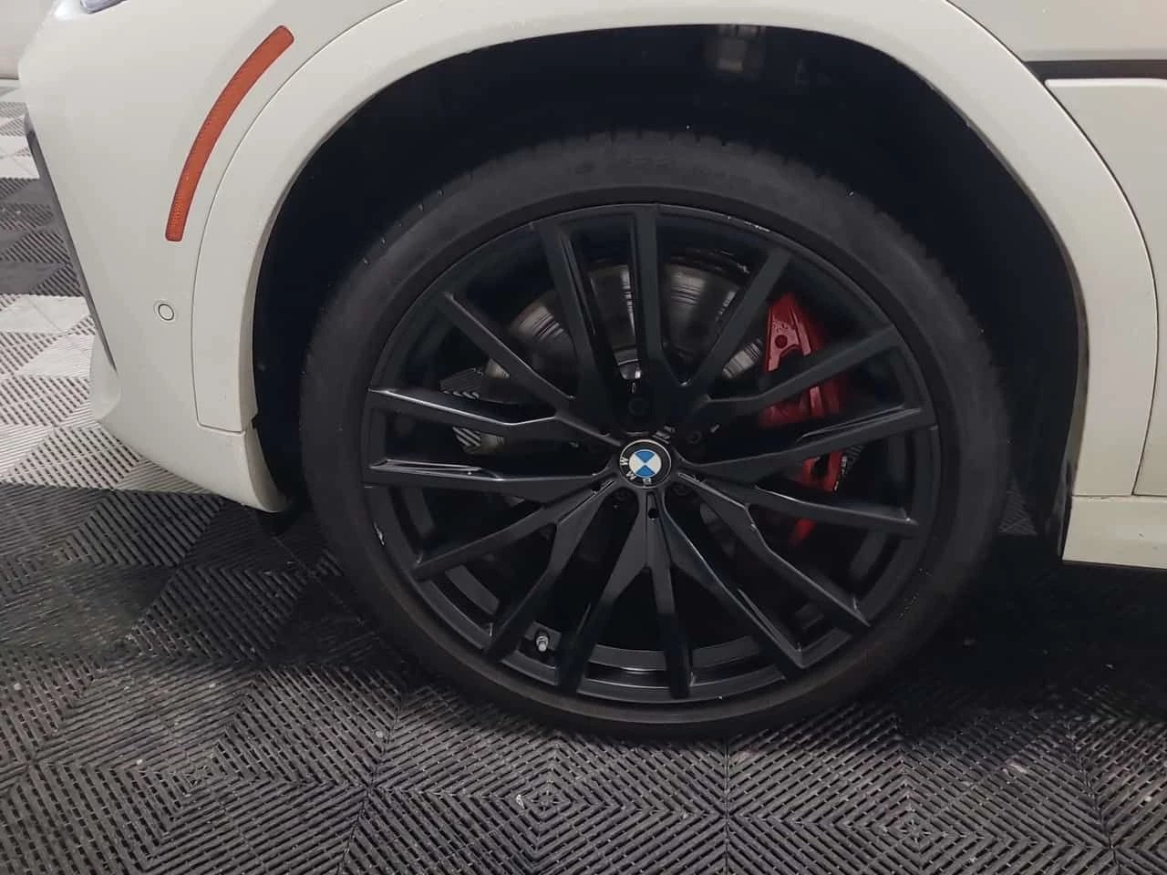 BMW X6 M50i V8 530HP | LASER | H/K | PANO | CARBON, снимка 6 - Автомобили и джипове - 53954699