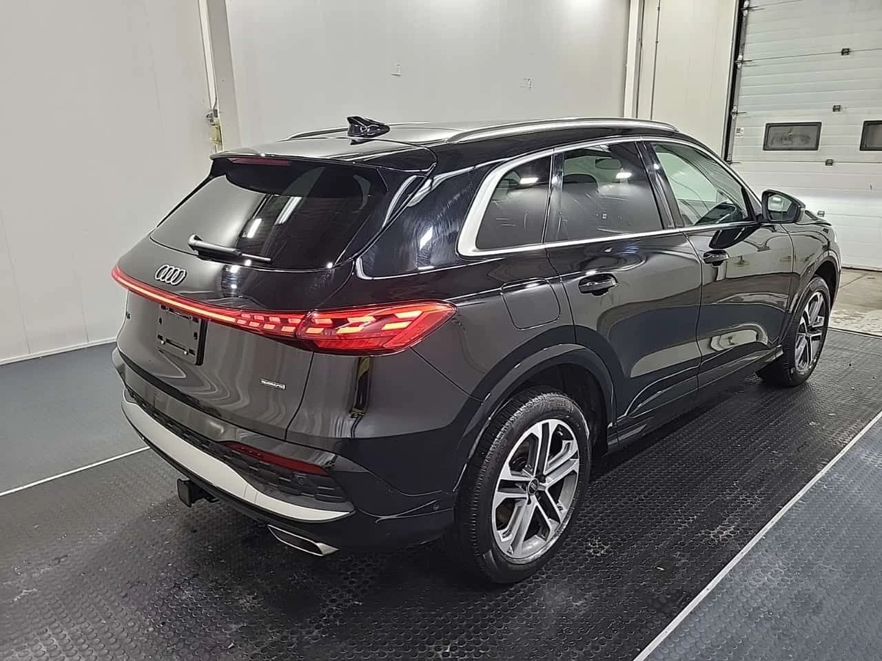 Audi Q5 * 2.0 TFSI quattro * CARFAX * ЦЕНА ДО БГ, снимка 4 - Автомобили и джипове - 53995343