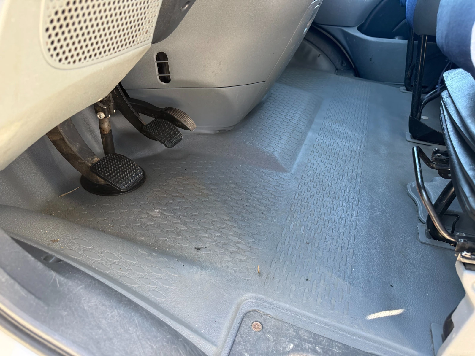 Iveco Daily 40C18 3.0HPI до 3.5т. 4.20м. , снимка 14 - Бусове и автобуси - 56306355