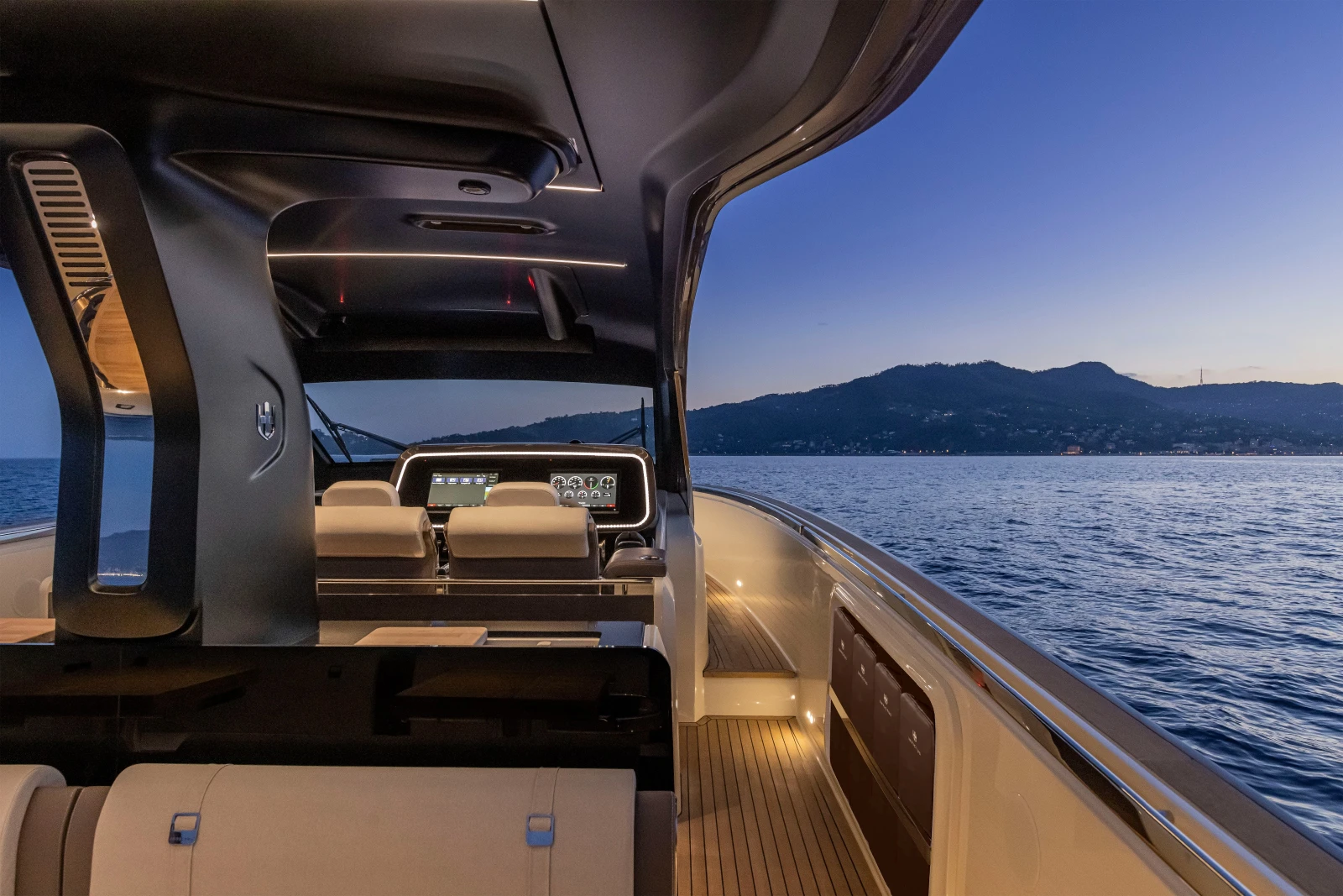   Invictus 460 | Mobile.bg   17