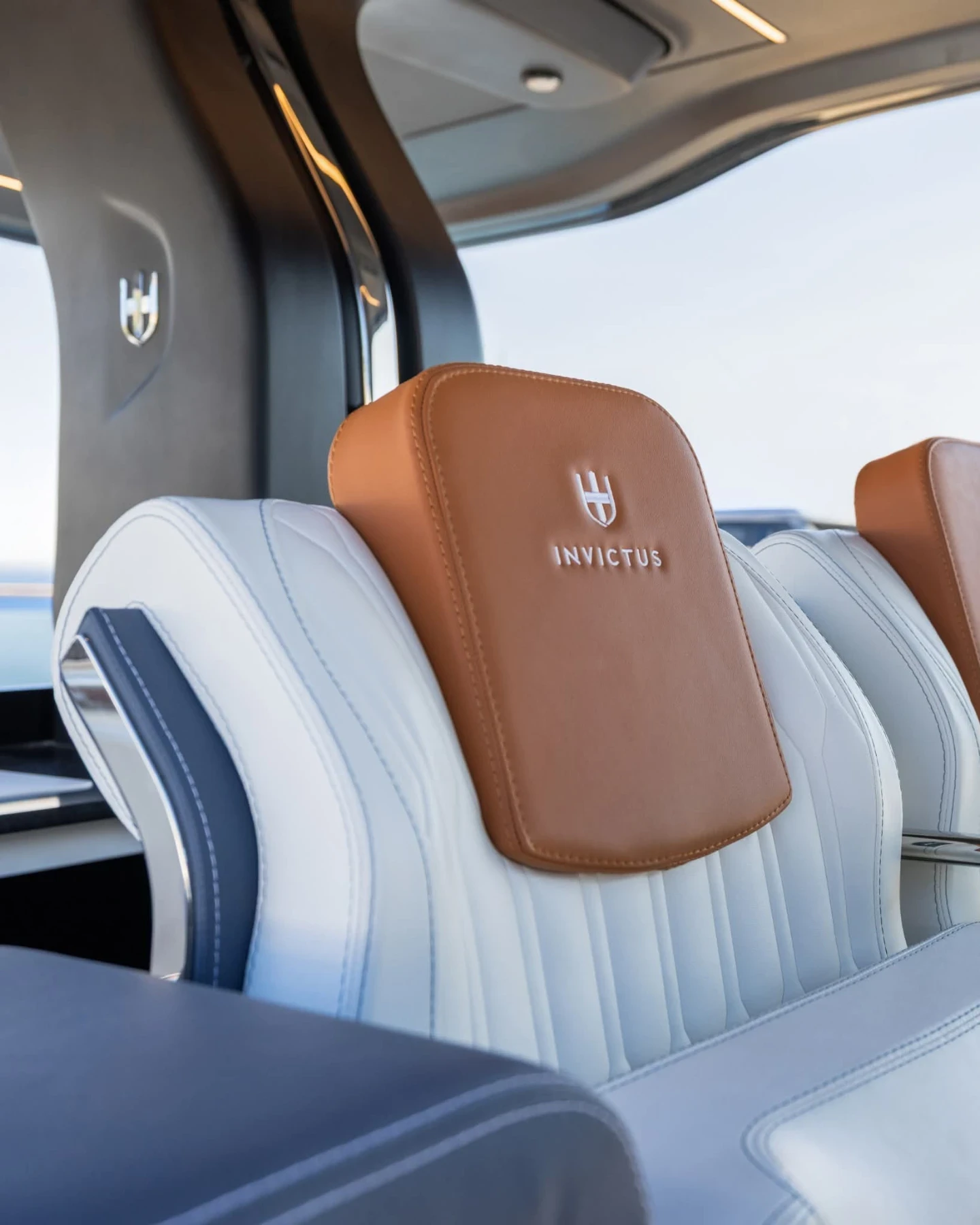 Моторна яхта Invictus ТТ460 - изображение 6