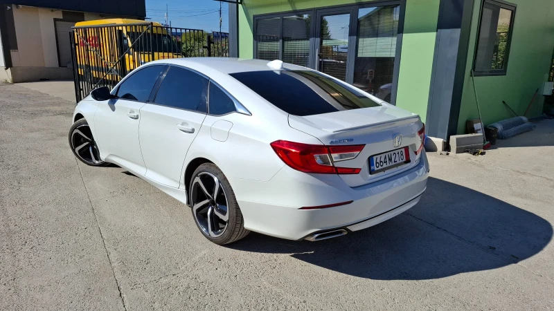 Honda Accord 1.5T ръчни скорости, снимка 3 - Автомобили и джипове - 47647359