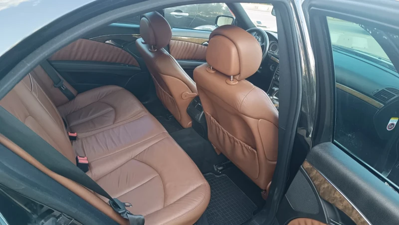 Mercedes-Benz E 320, снимка 5 - Автомобили и джипове - 52914695
