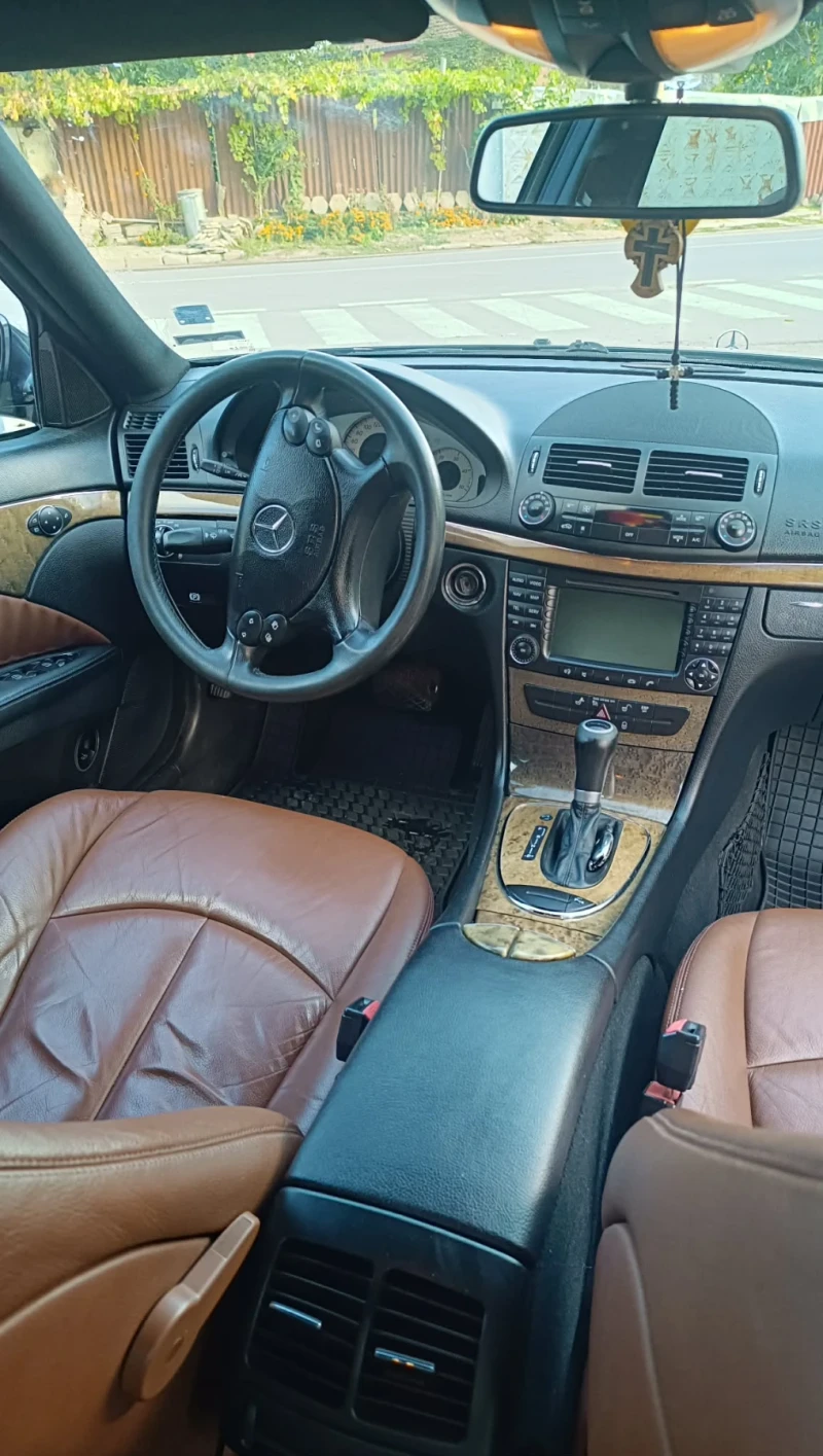 Mercedes-Benz E 320, снимка 4 - Автомобили и джипове - 52914695