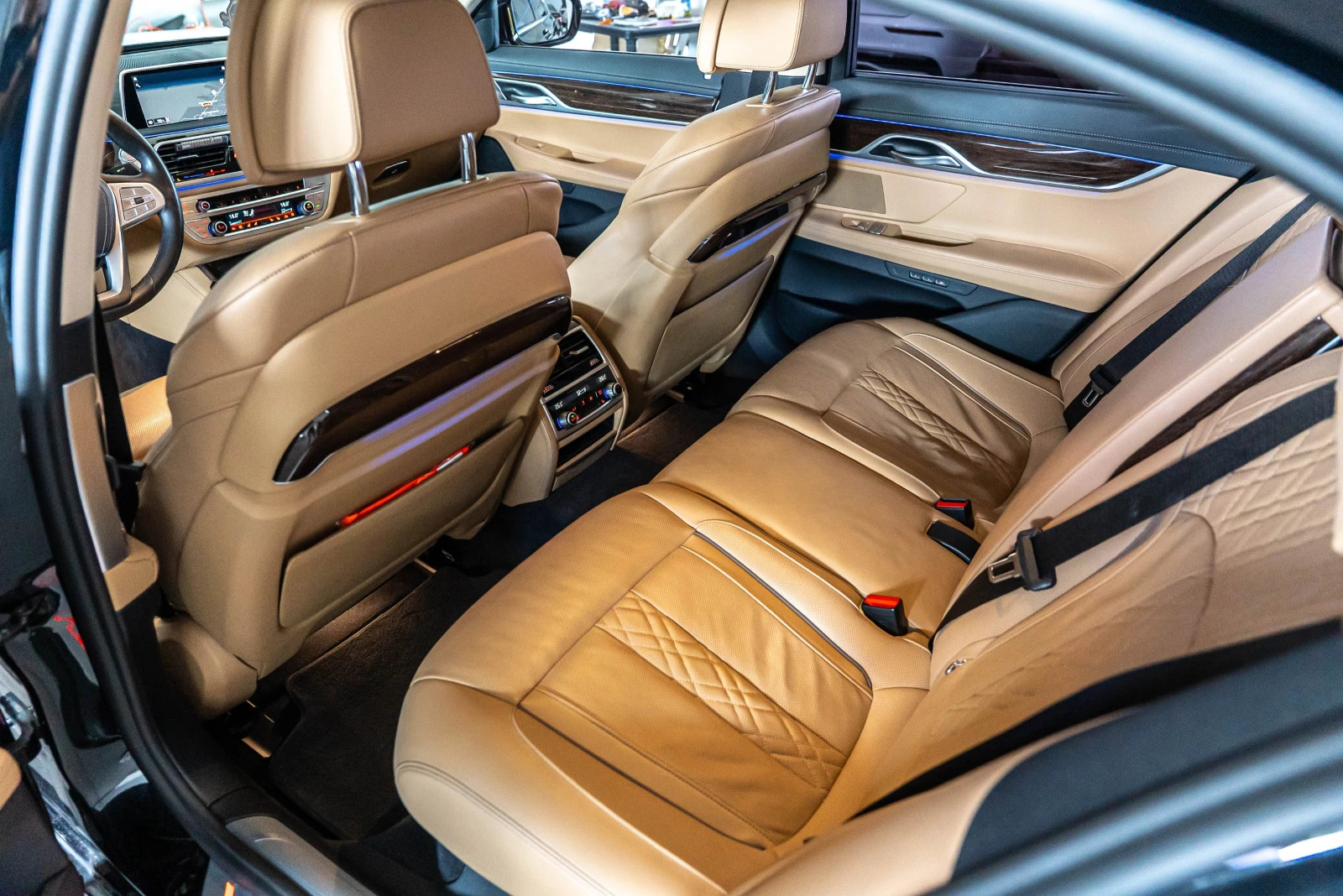 BMW 740 Xdrive - изображение 10