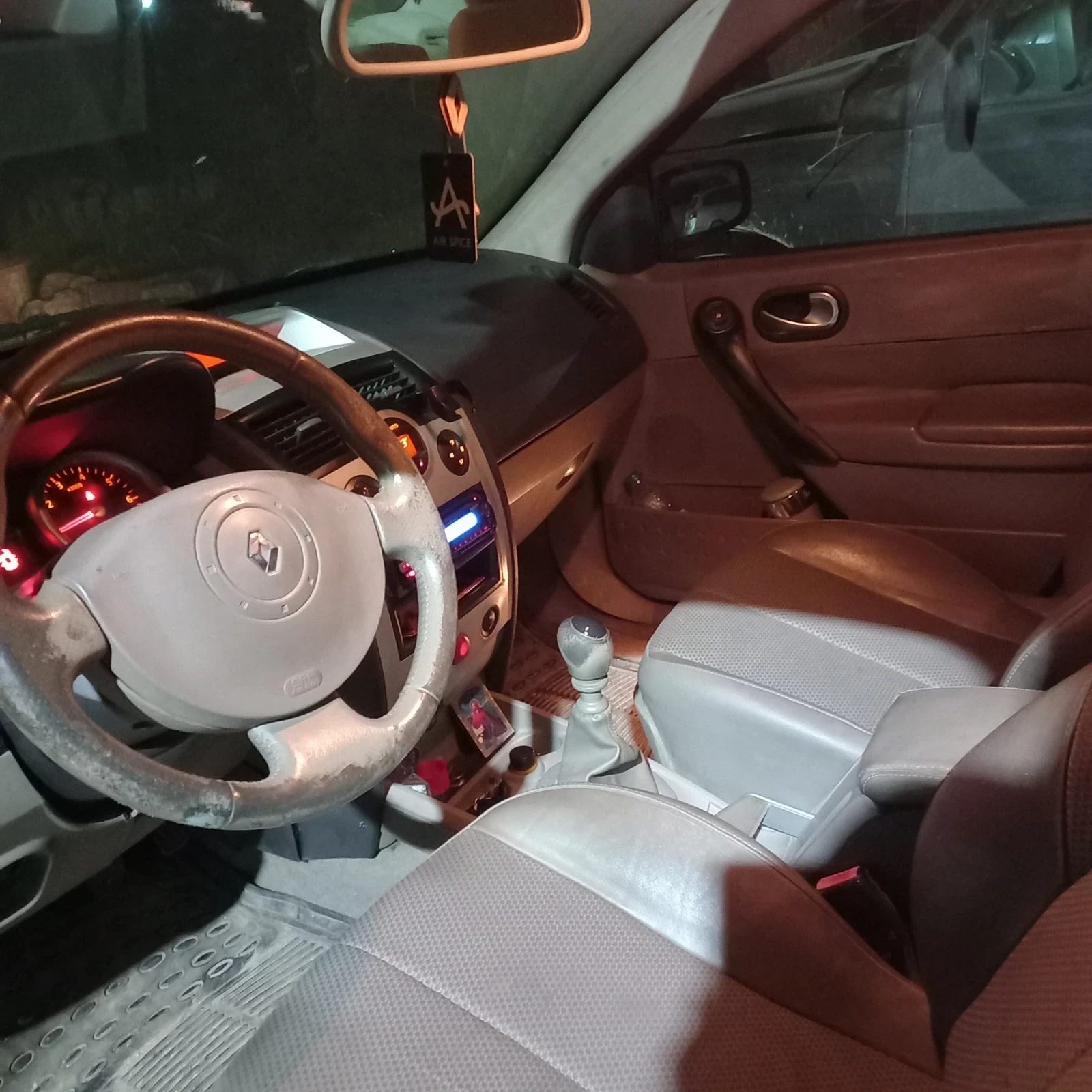 Renault Megane Megane II, снимка 8 - Автомобили и джипове - 53880113