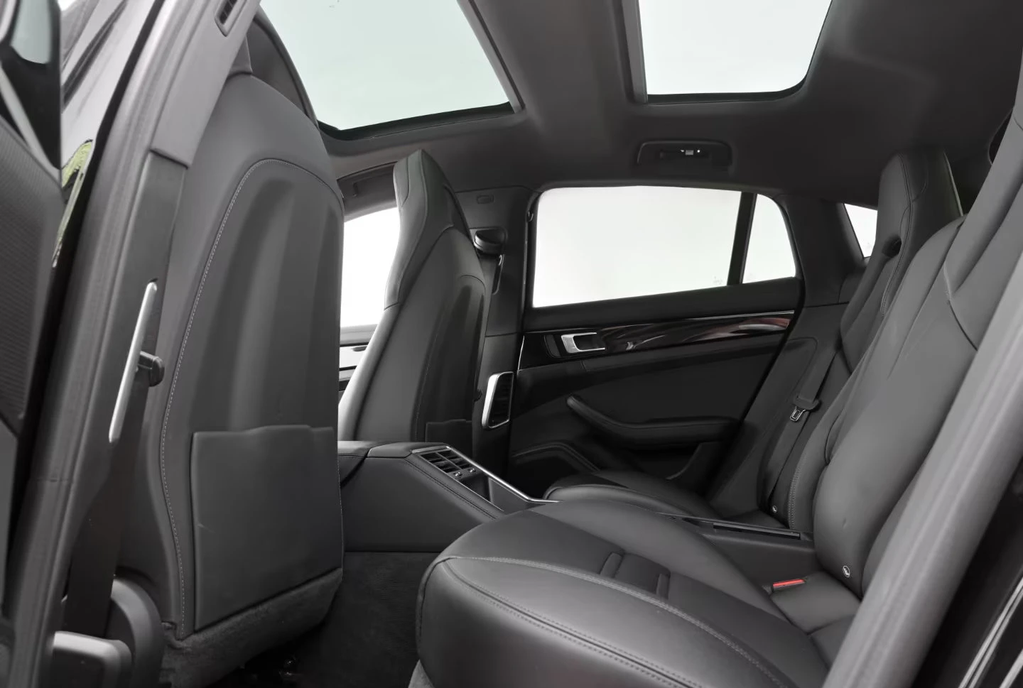 Porsche Panamera 4S/441HP/PANO/360/SOFTCLOSE/177z, снимка 16 - Автомобили и джипове - 53885577