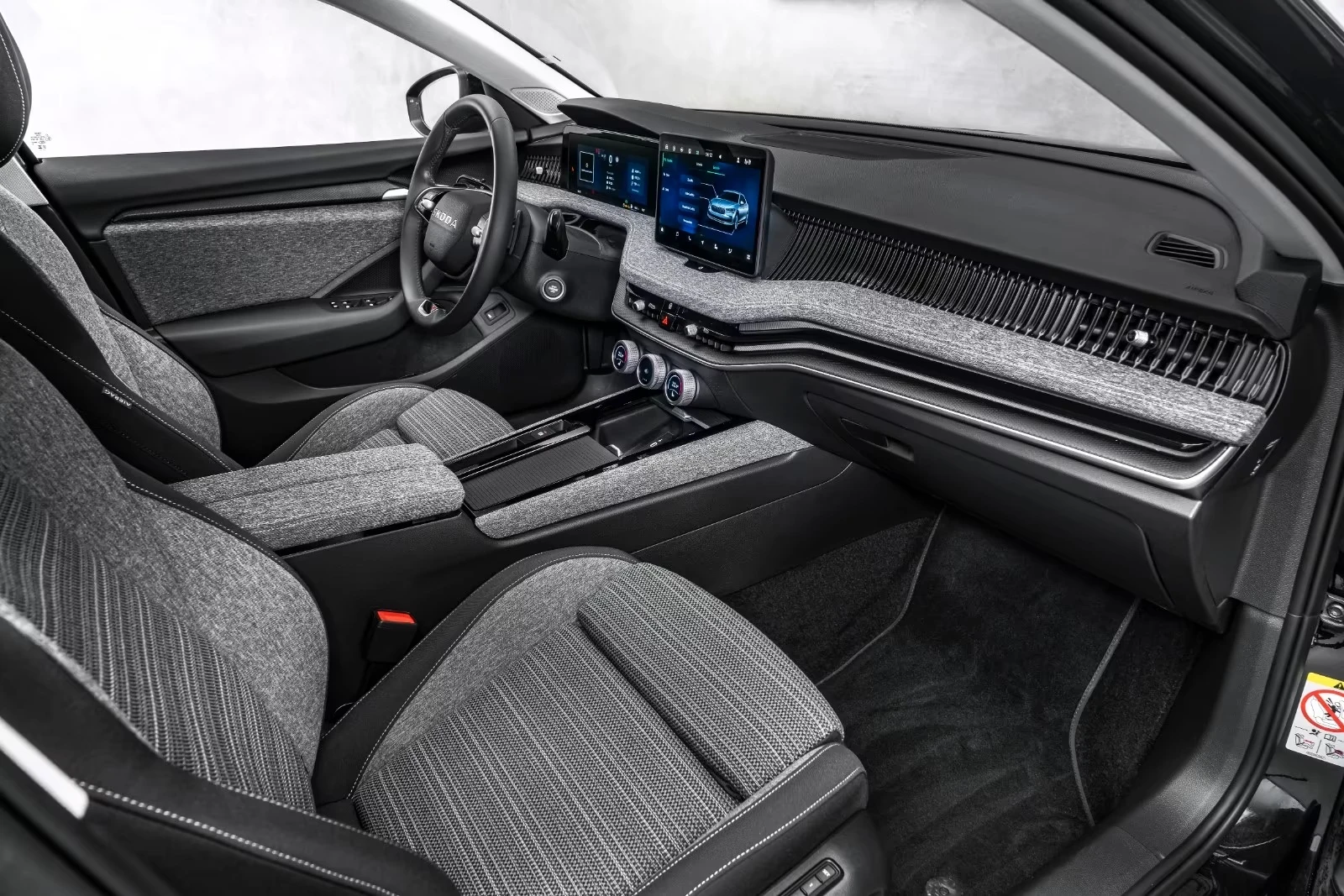 Skoda Superb 2.0 TDI / LED / CAMERA / DSG / MEMORY / CARPLAY / , снимка 15 - Автомобили и джипове - 54771582
