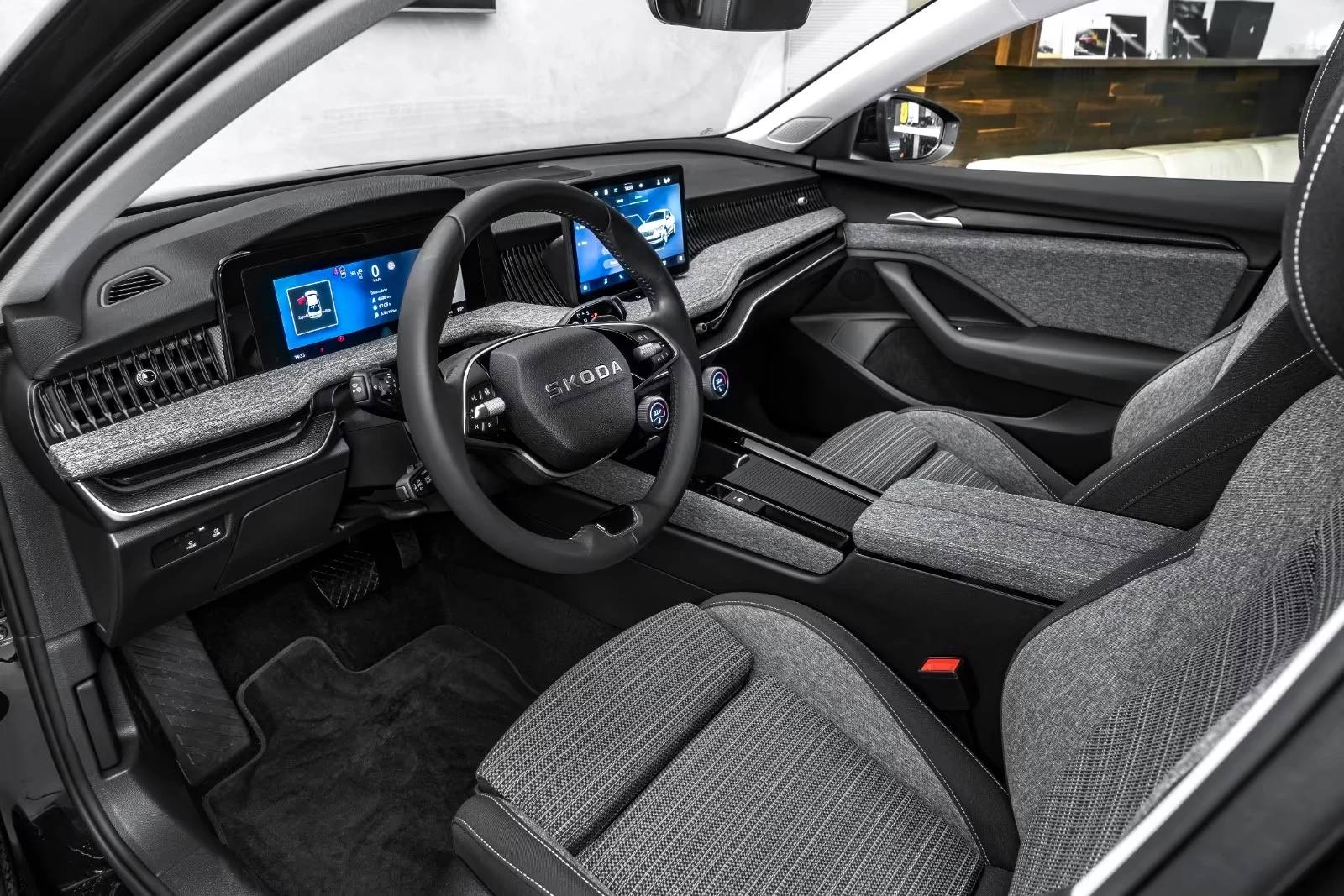Skoda Superb 2.0 TDI / LED / CAMERA / DSG / MEMORY / CARPLAY / , снимка 10 - Автомобили и джипове - 54771582
