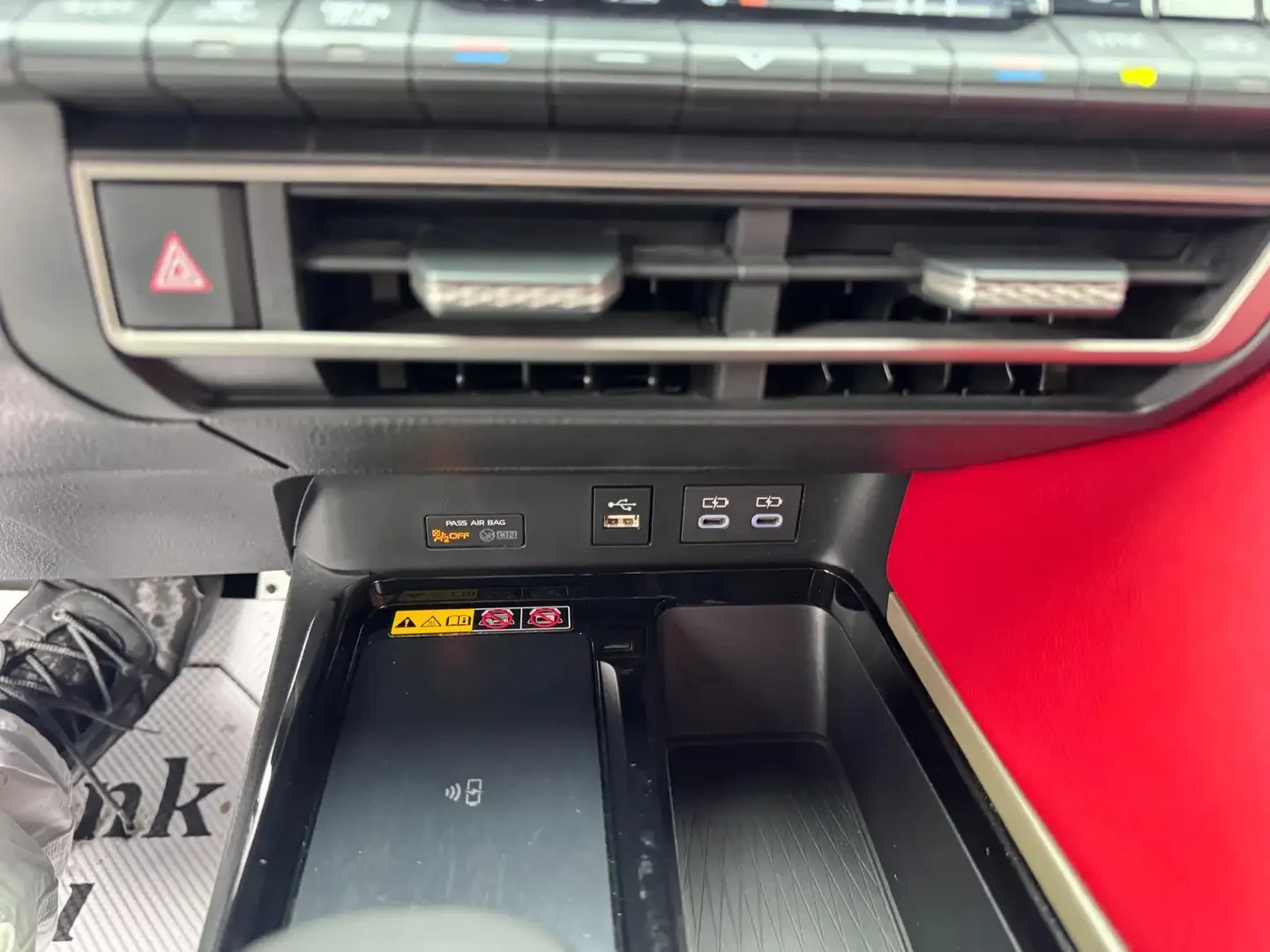 Toyota Camry XSE HYBRID AWD* DISTR* ПОДГРЕВ* ОБДУХ* FULL* , снимка 14 - Автомобили и джипове - 55050941