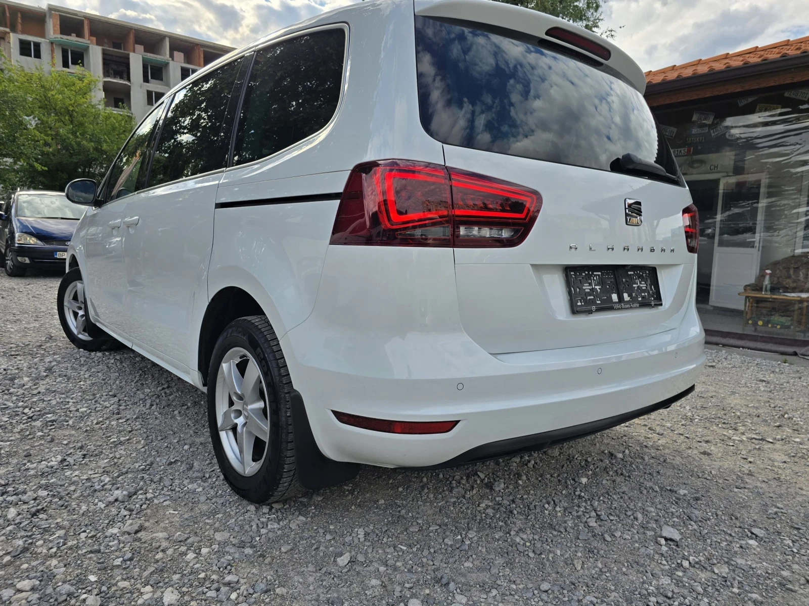 Seat Alhambra 2.0TDI NAVI. LED. XEN .7MEC, снимка 3 - Автомобили и джипове - 55107856
