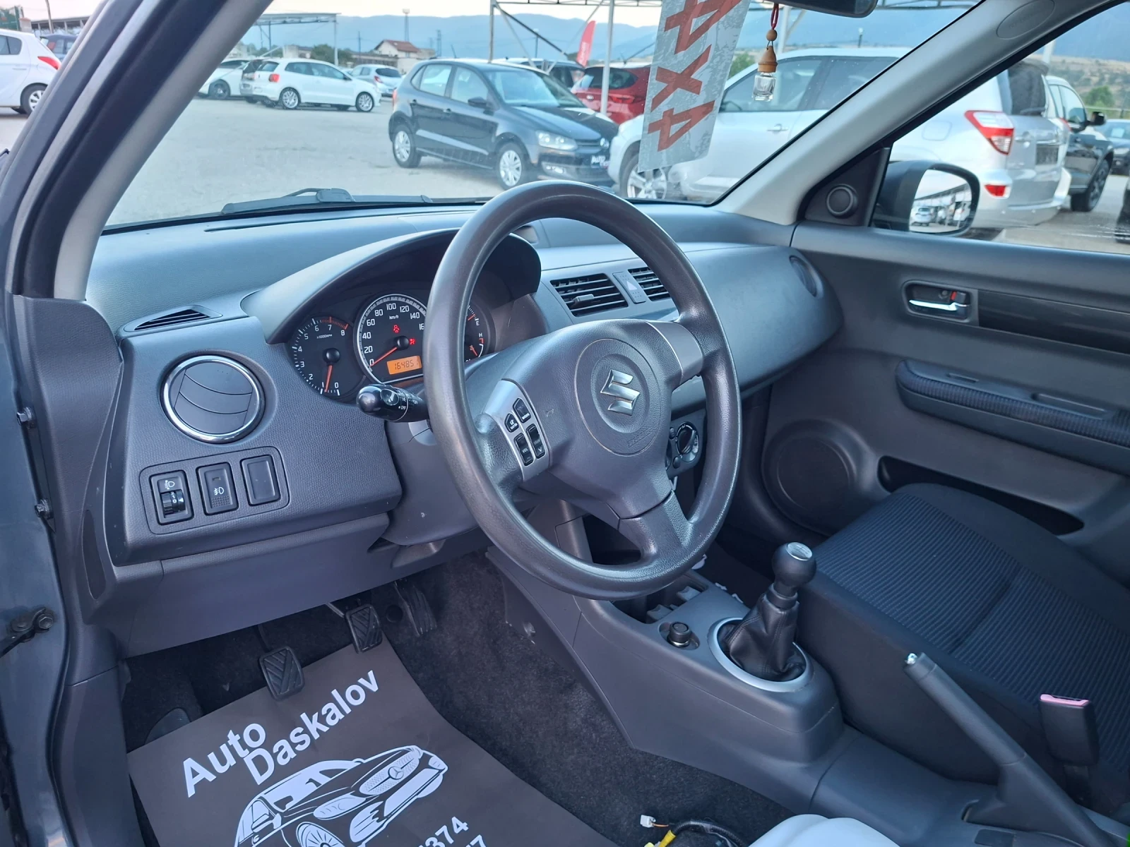 Suzuki Swift 1, 3 I 4x4, снимка 9 - Автомобили и джипове - 55334939