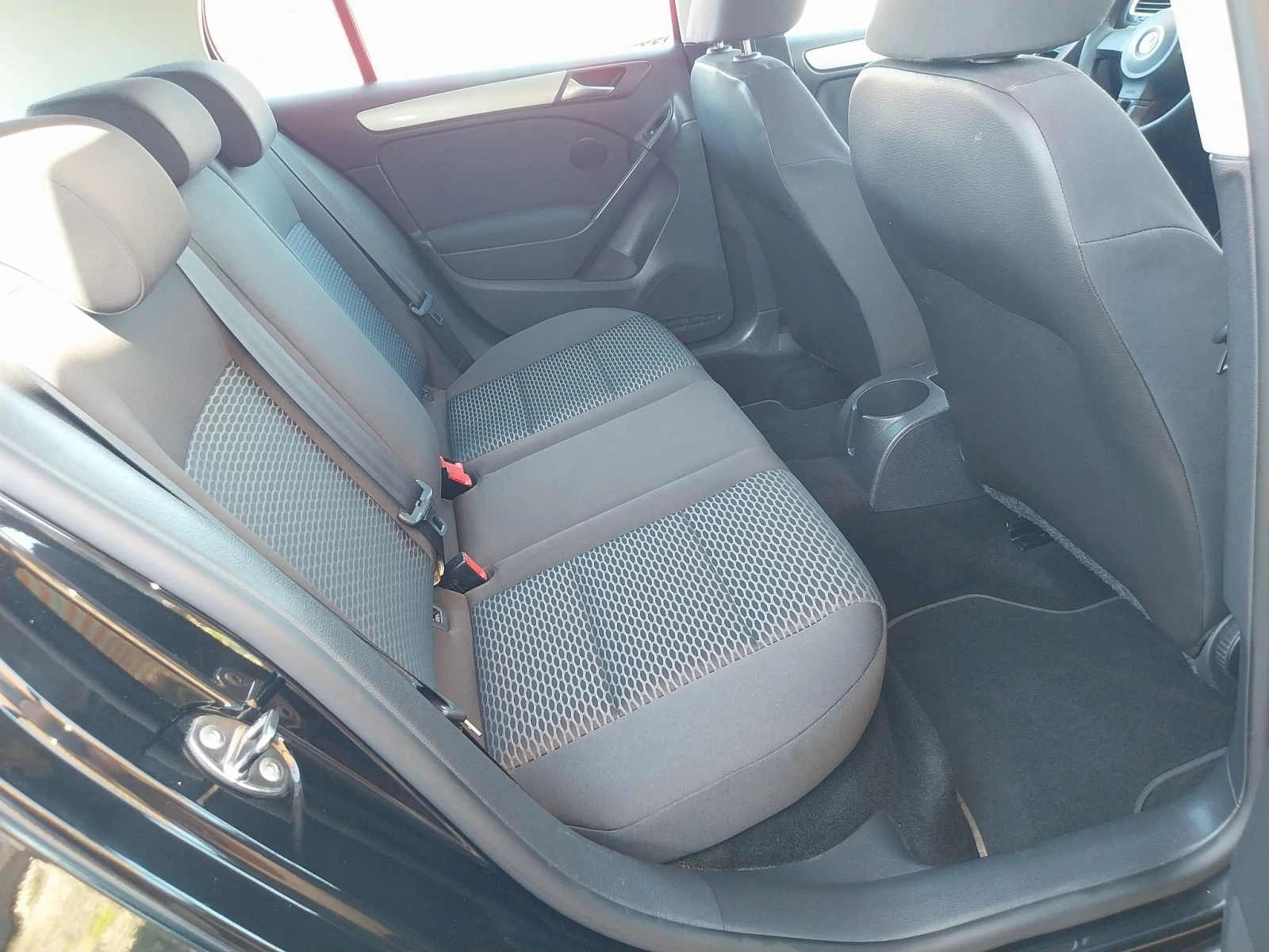VW Golf 1.6 TDI, снимка 13 - Автомобили и джипове - 55636533