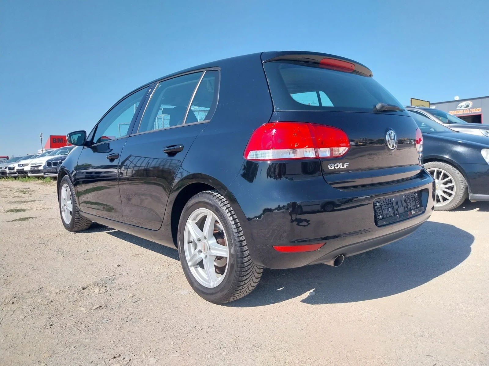 VW Golf 1.6 TDI, снимка 4 - Автомобили и джипове - 55636533