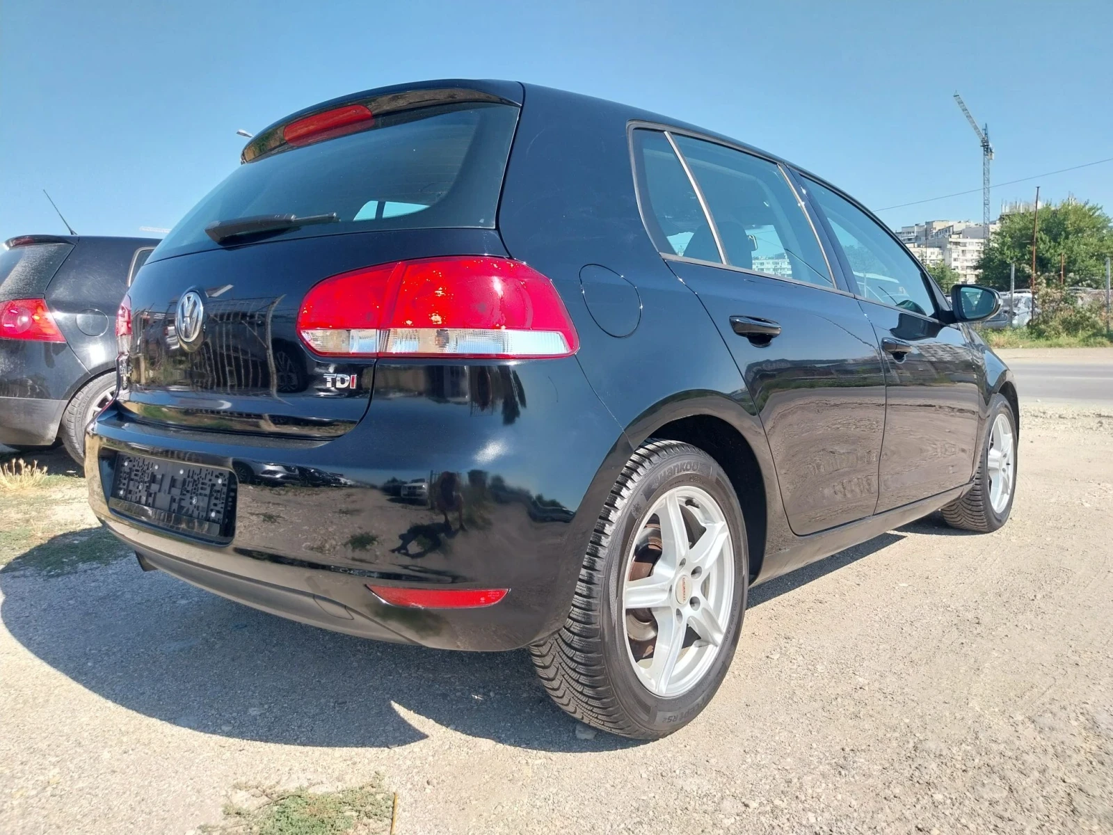 VW Golf 1.6 TDI, снимка 6 - Автомобили и джипове - 55636533