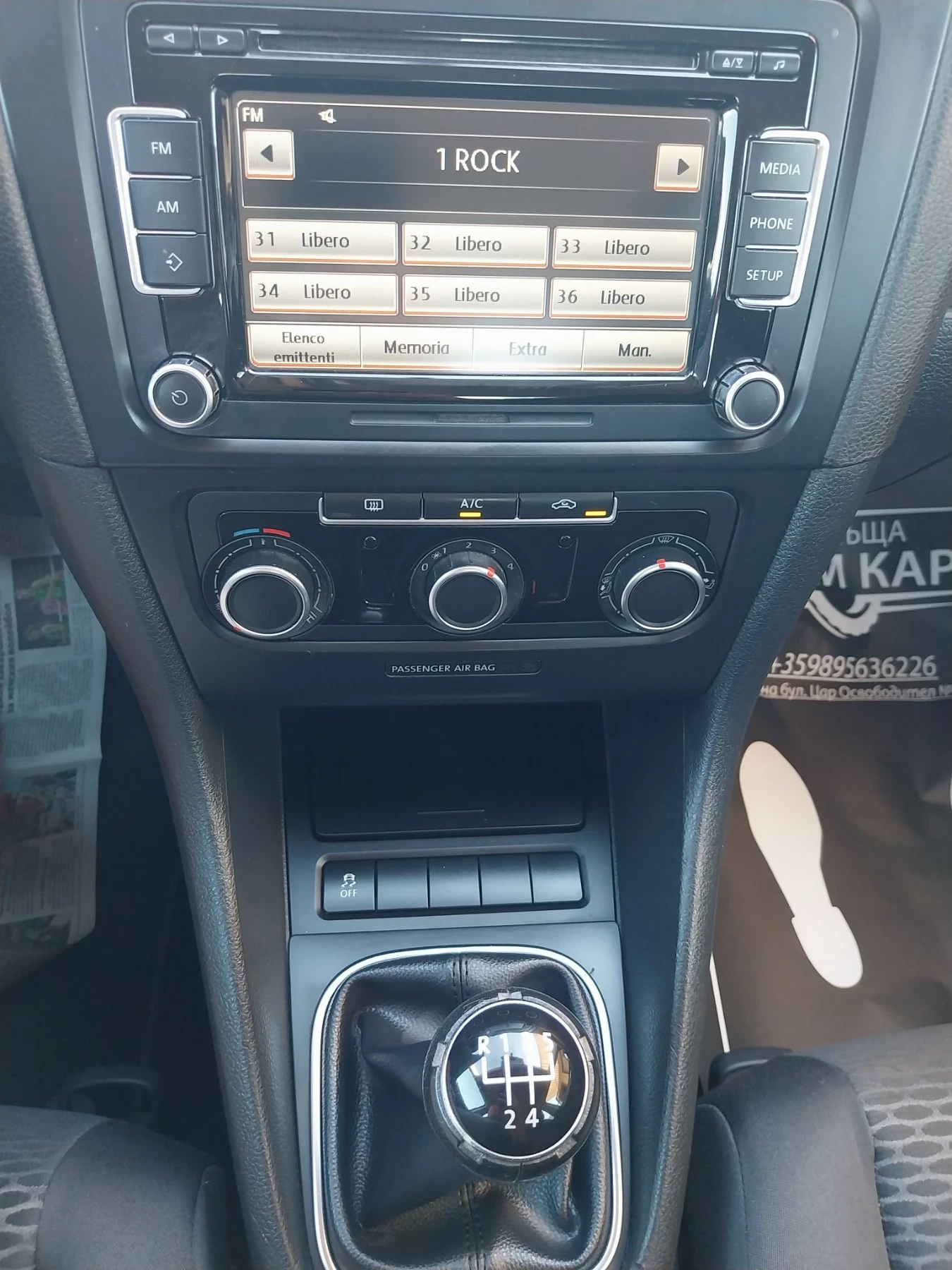VW Golf 1.6 TDI, снимка 15 - Автомобили и джипове - 55636533