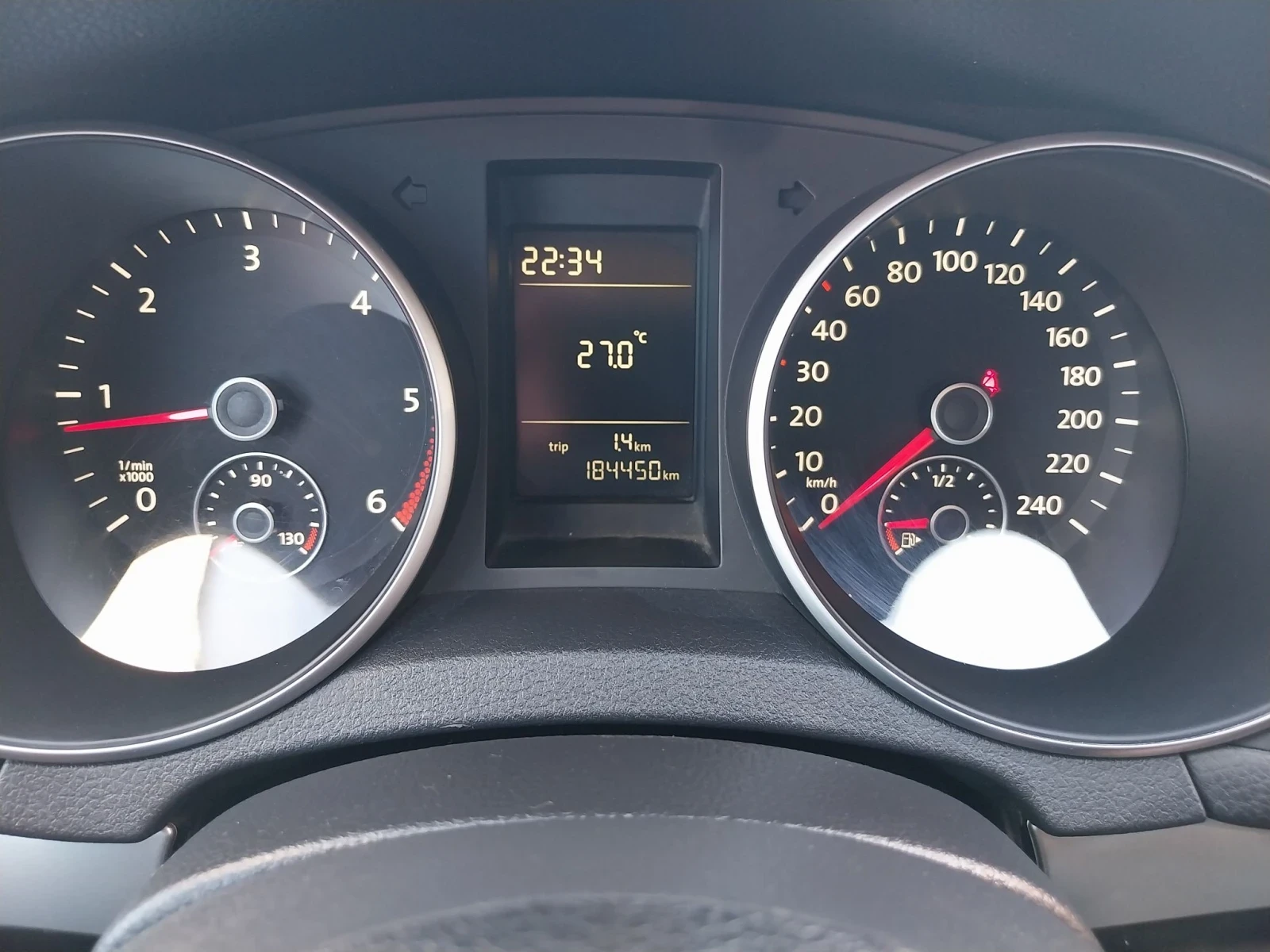 VW Golf 1.6 TDI, снимка 14 - Автомобили и джипове - 55636533
