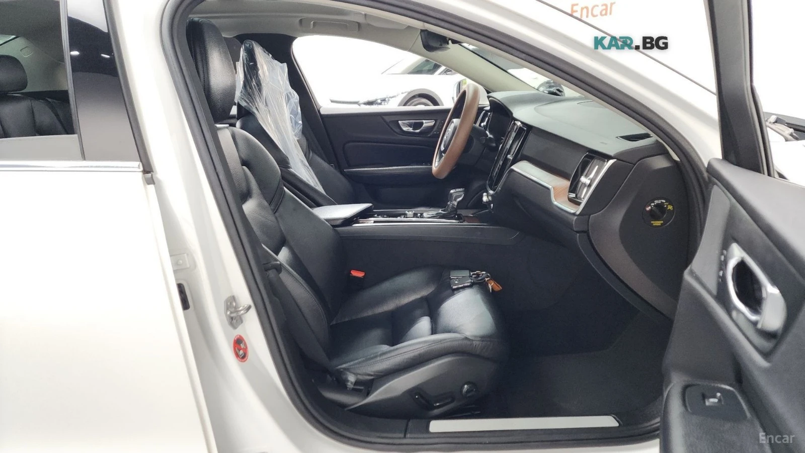 Volvo S60 T5* MOMENTUM* DISTRONIC* КАМЕРА* ХЕДЪП* ПОДГРЕВ* , снимка 9 - Автомобили и джипове - 55694125