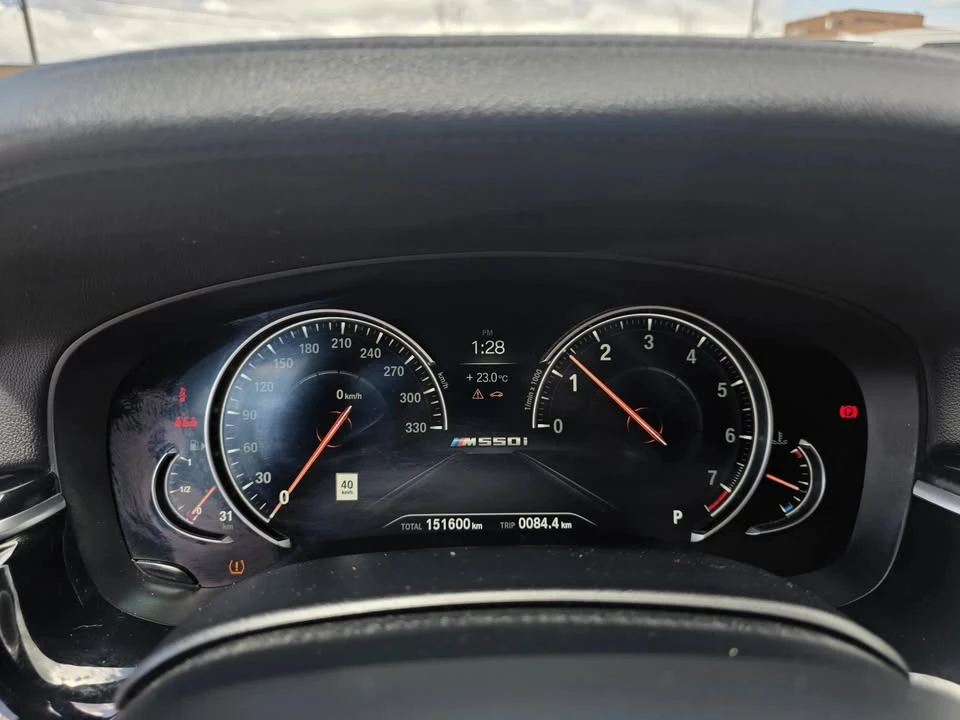 BMW 550 M550i xDrive* 360  камера* Head-Up* АВТОКРЕДИТ* , снимка 11 - Автомобили и джипове - 55724206