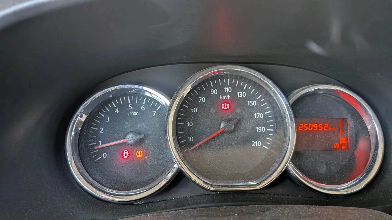 Dacia Lodgy, снимка 7 - Автомобили и джипове - 55736684