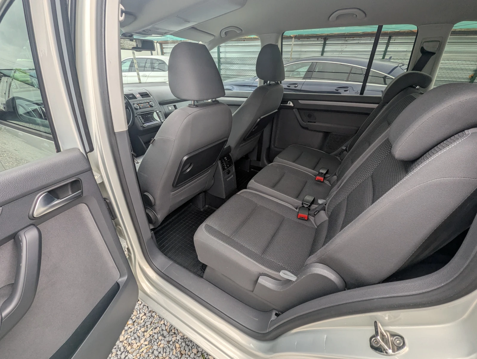 VW Touran 2.0TDi Автоматик/Android/Камера/Климатроник, снимка 11 - Автомобили и джипове - 56740158