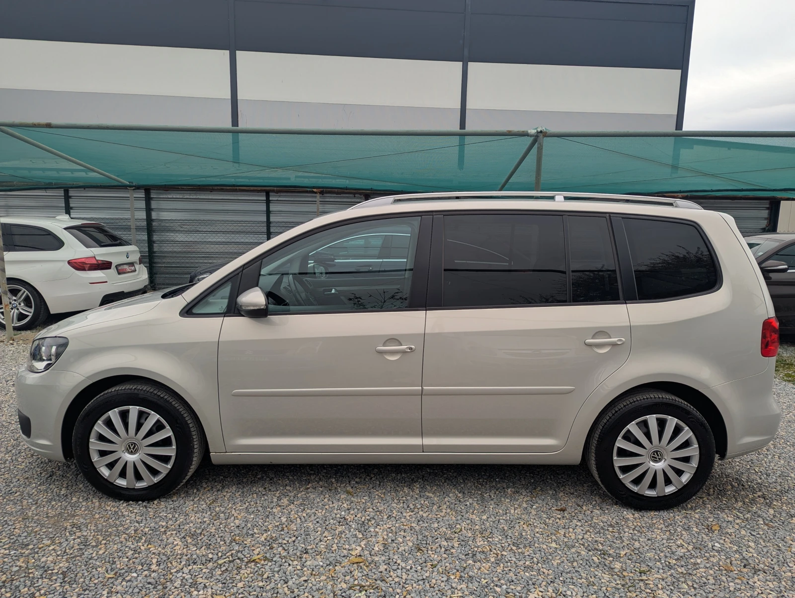 VW Touran 2.0TDi Автоматик/Android/Камера/Климатроник, снимка 2 - Автомобили и джипове - 56740158