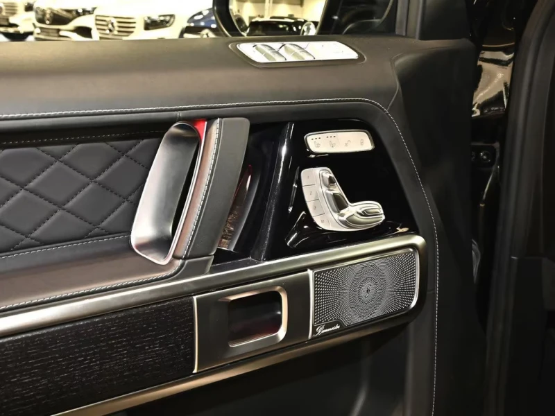 Mercedes-Benz G 63 AMG EXCLUSIVE/585HP/MASSAGE/MEMO/BURM/360/AHK/581g, снимка 3 - Автомобили и джипове - 52391229