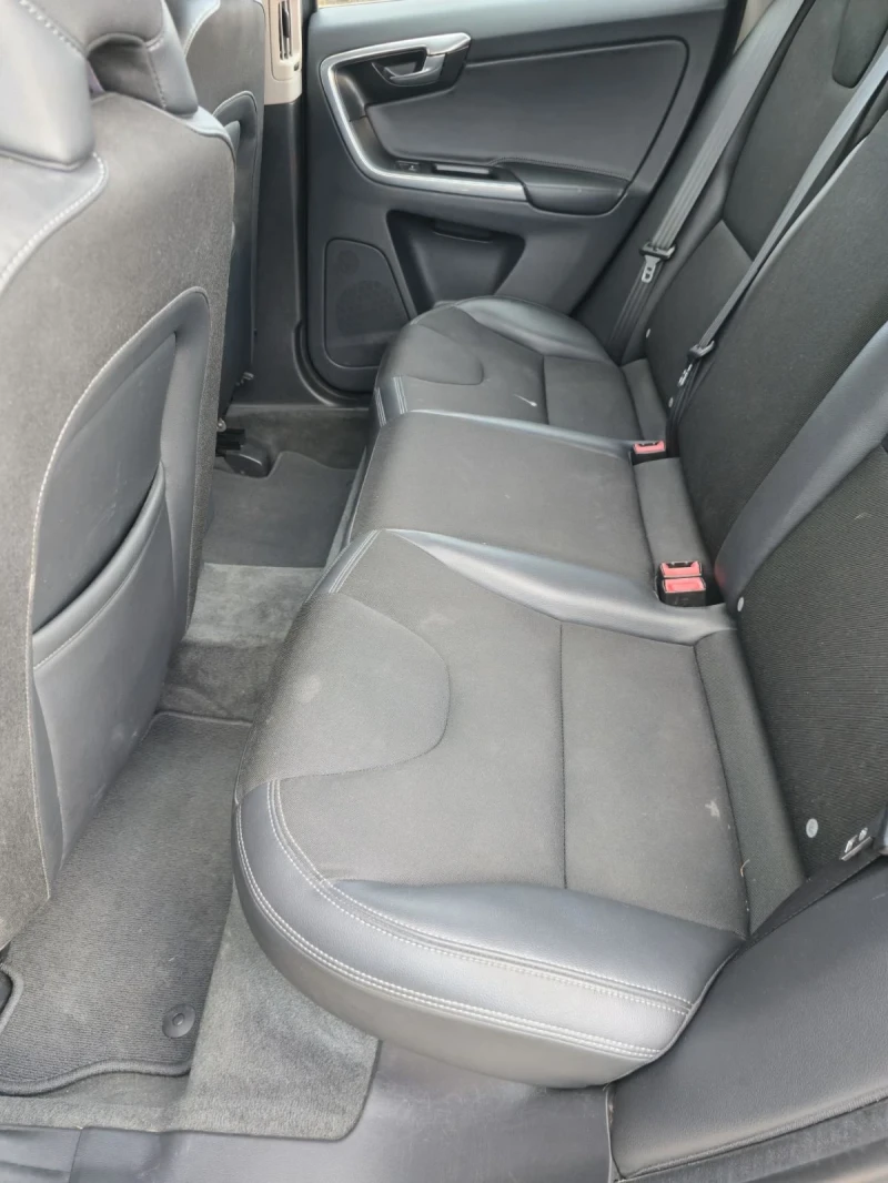 Volvo XC60 2.0 , снимка 10 - Автомобили и джипове - 53434189