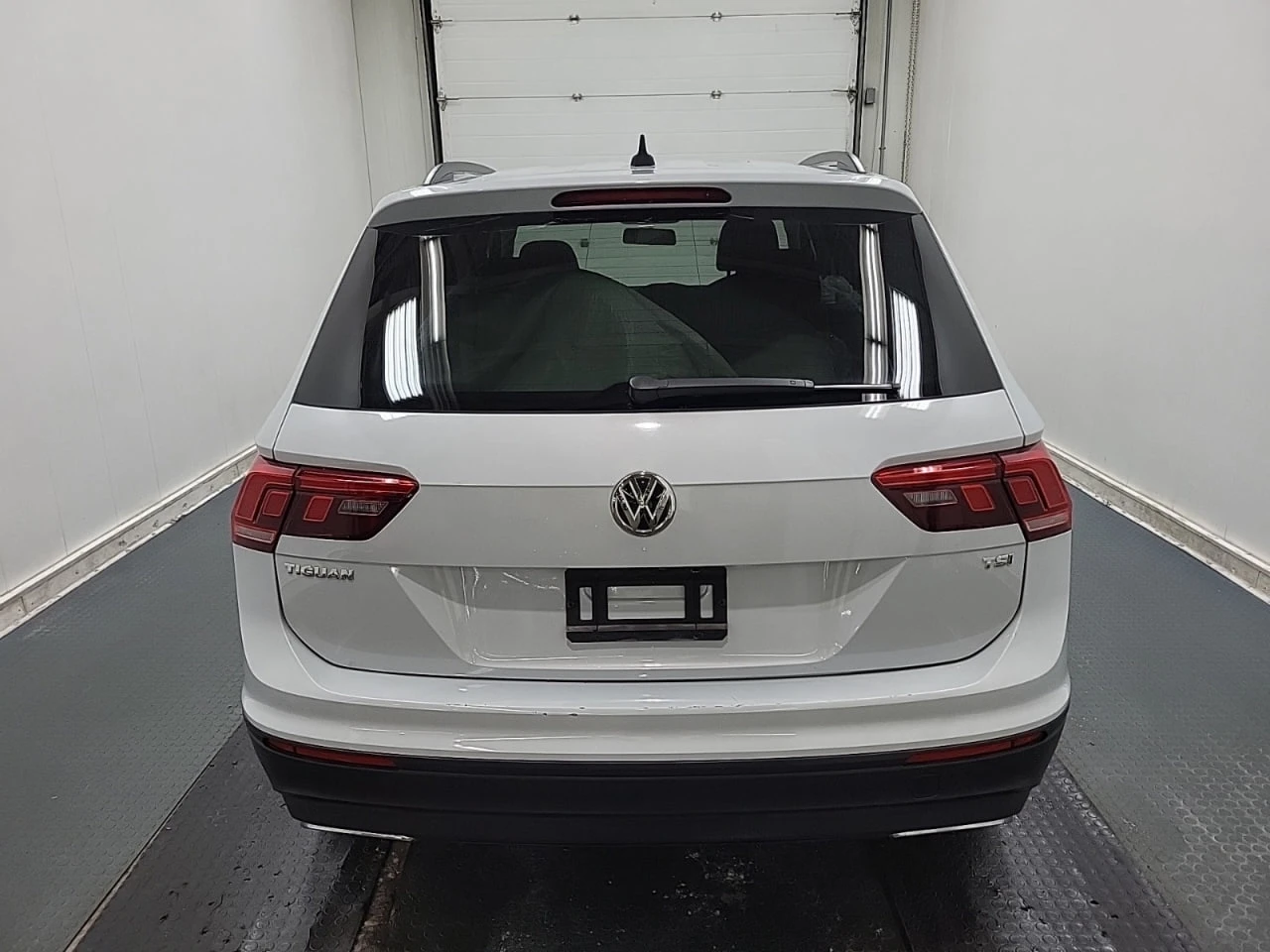 VW Tiguan * TRENDLINE* CARFAX* 2 КЛЮЧА* , снимка 5 - Автомобили и джипове - 53815331