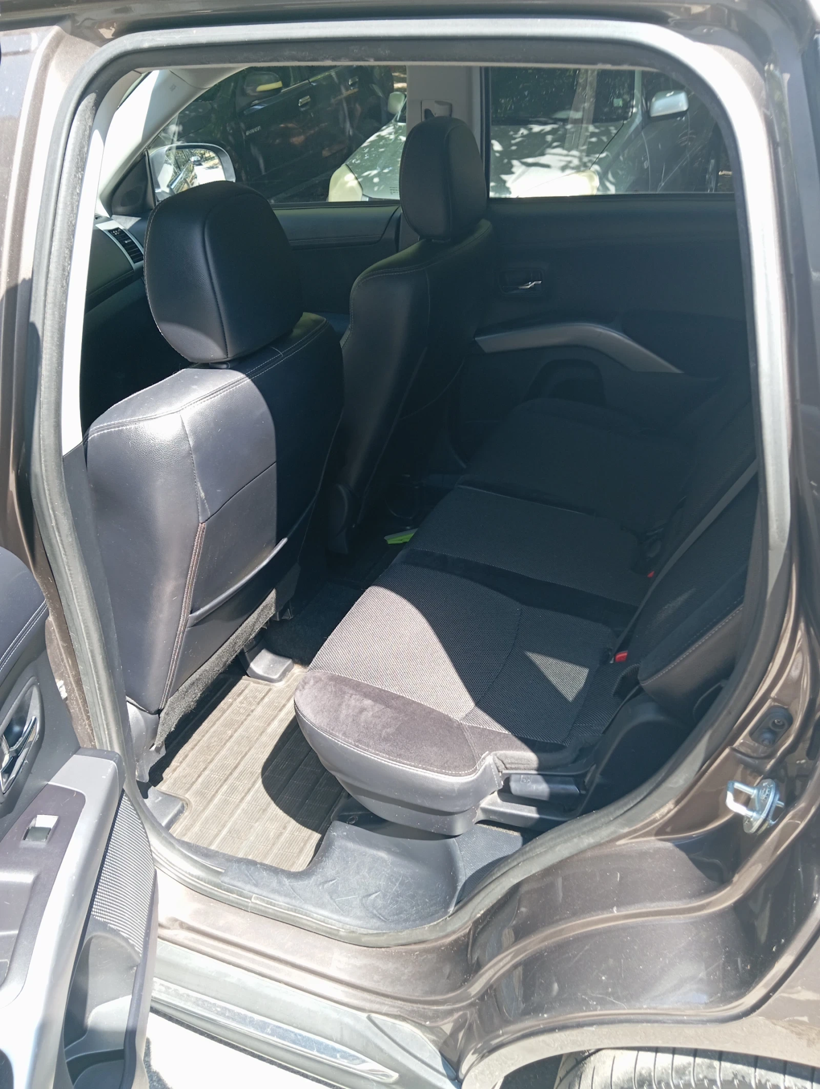 Mitsubishi Outlander, снимка 8 - Автомобили и джипове - 55940890