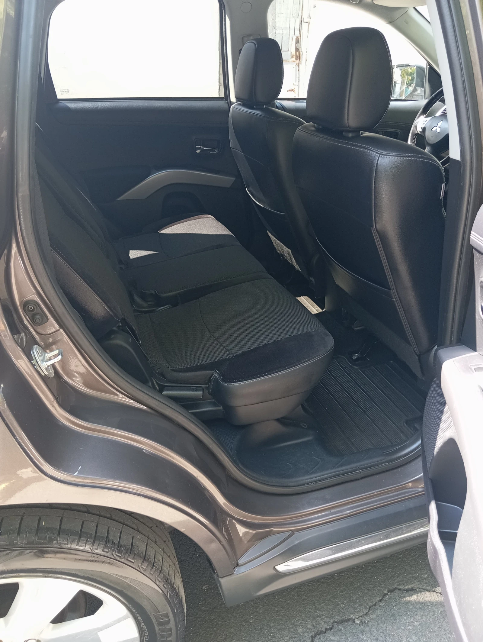 Mitsubishi Outlander, снимка 9 - Автомобили и джипове - 55940890