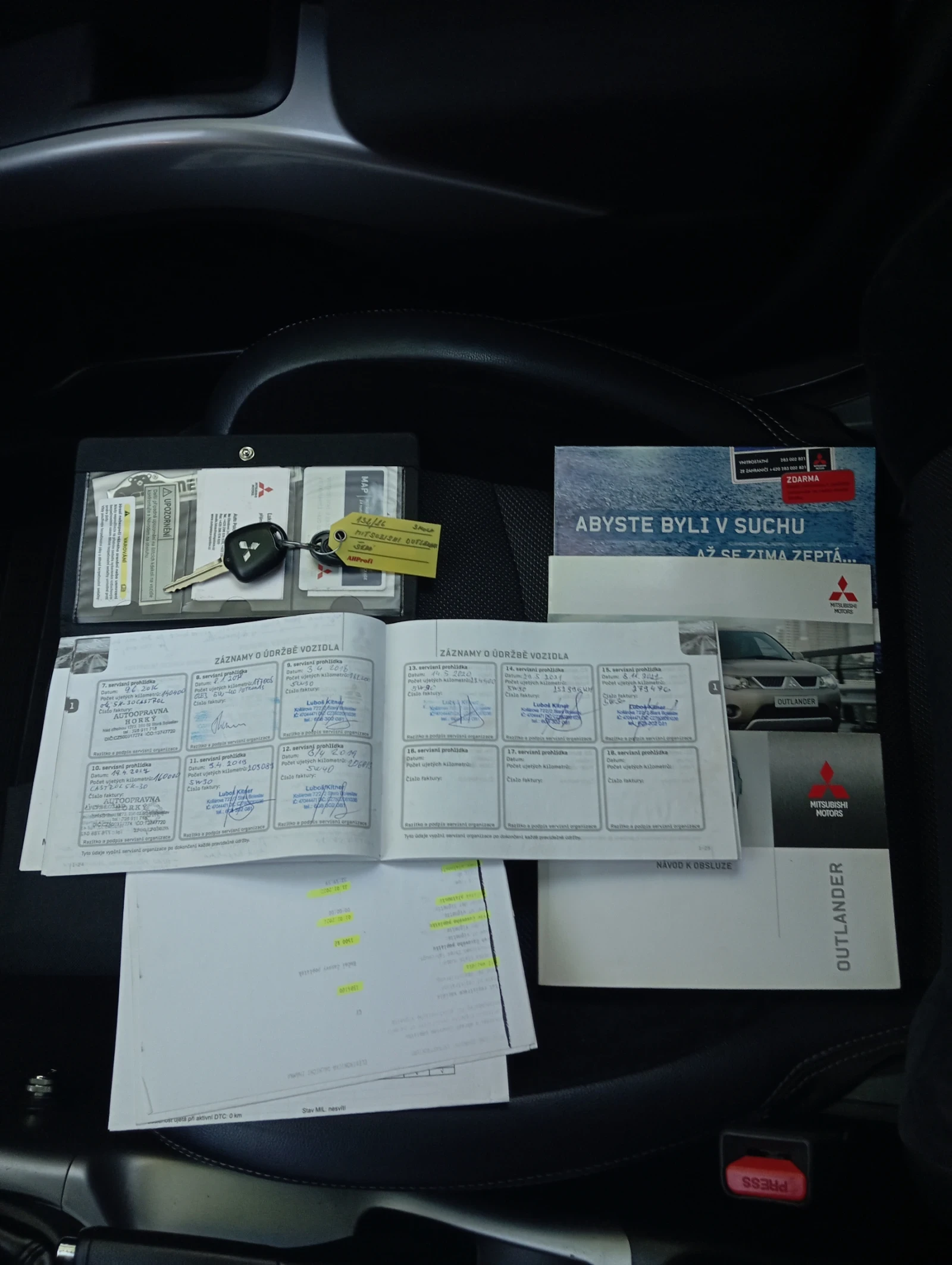 Mitsubishi Outlander, снимка 15 - Автомобили и джипове - 55940890
