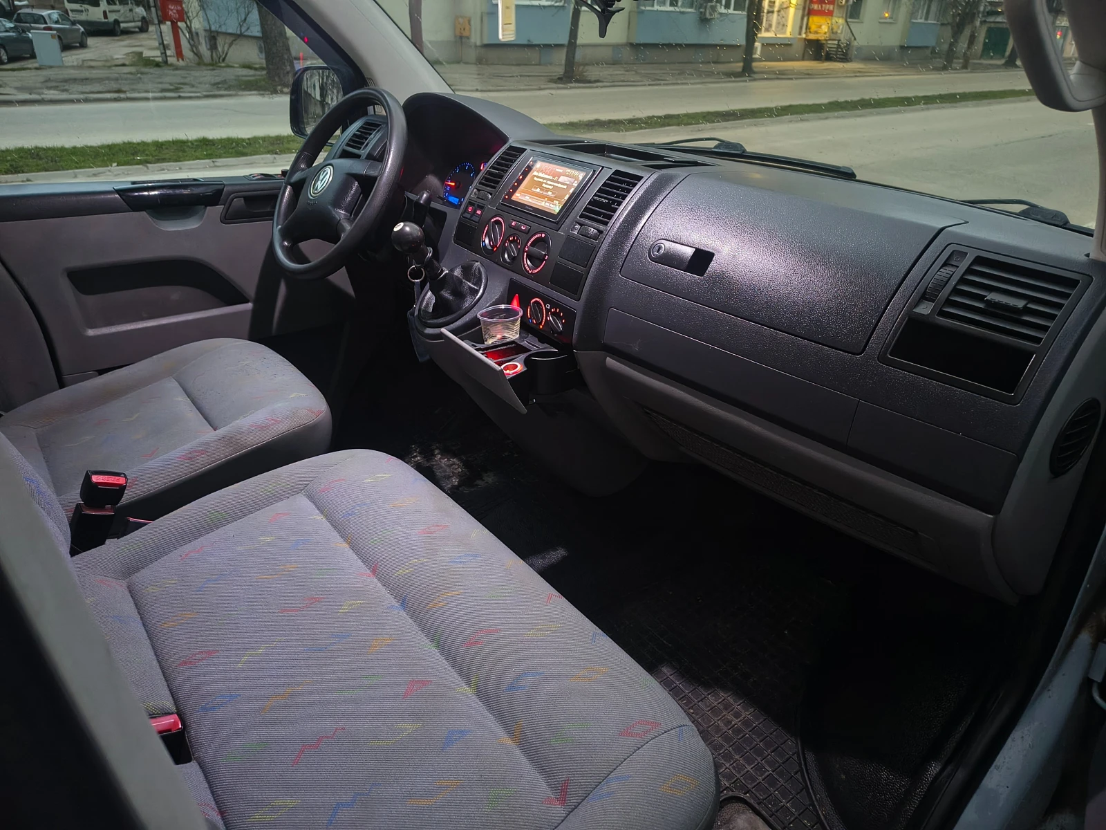 VW T5 1.9tdi 105hp, снимка 12 - Бусове и автобуси - 53537434