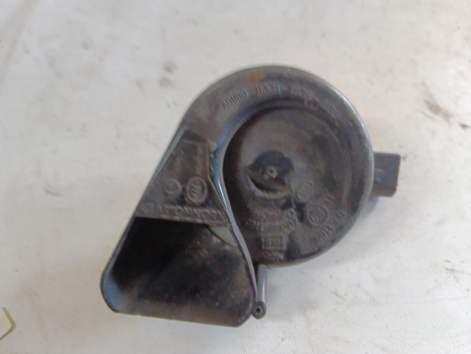 клаксон 8T0951223 Audi A4