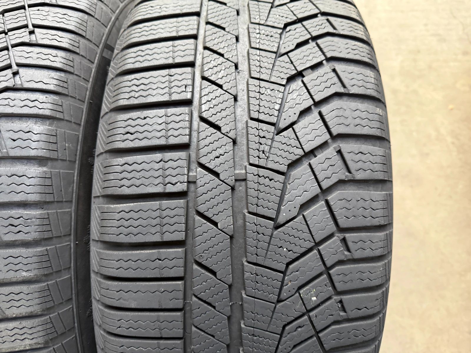 Гуми Зимни 255/50R19, снимка 3 - Гуми и джанти - 56277763