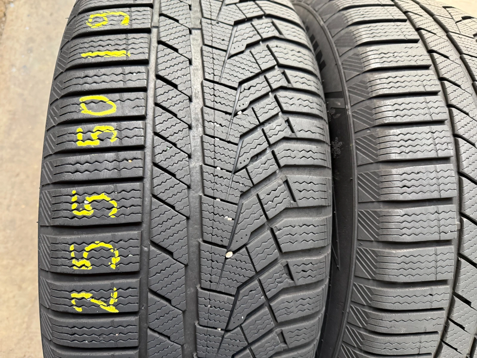 Гуми Зимни 255/50R19, снимка 2 - Гуми и джанти - 56277763