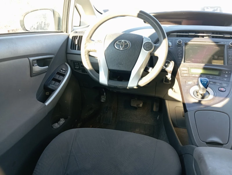 Toyota Prius, снимка 6 - Автомобили и джипове - 48896994