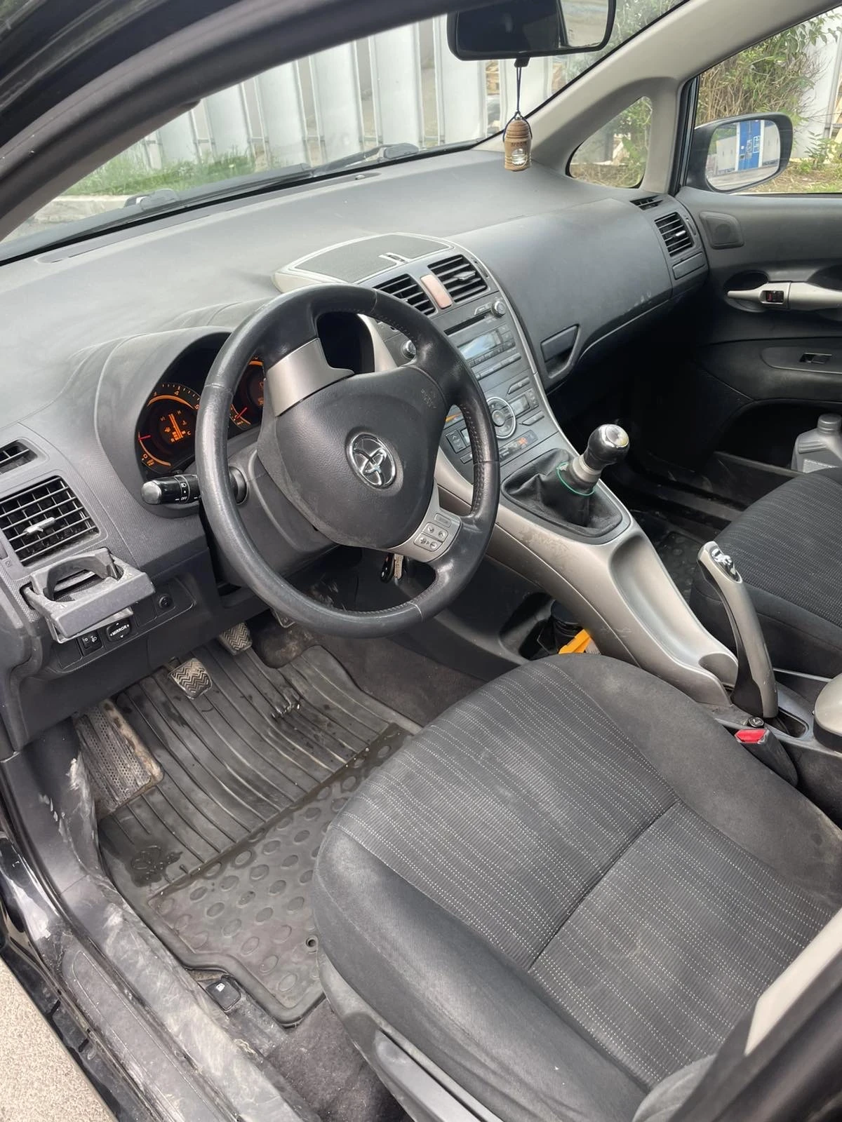 Toyota Auris 1.4 - изображение 5